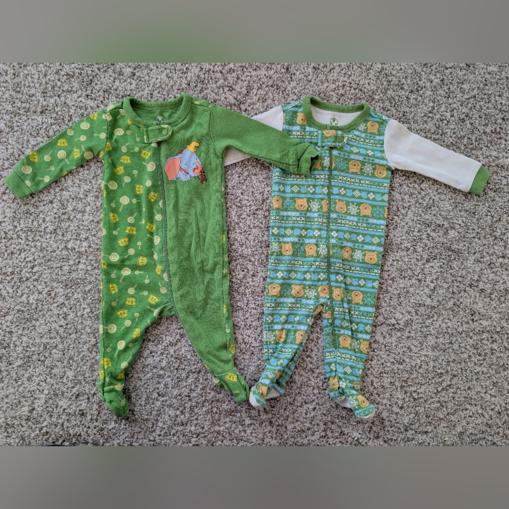 Boys 2 Disney Store Sleepers 0-3m Dumbo Pooh Snowflakes Green Yellow Pajamas
